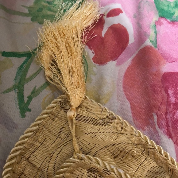 New Queen size Gold bedsheets & 2 pillow cases. - Picture 5 of 6